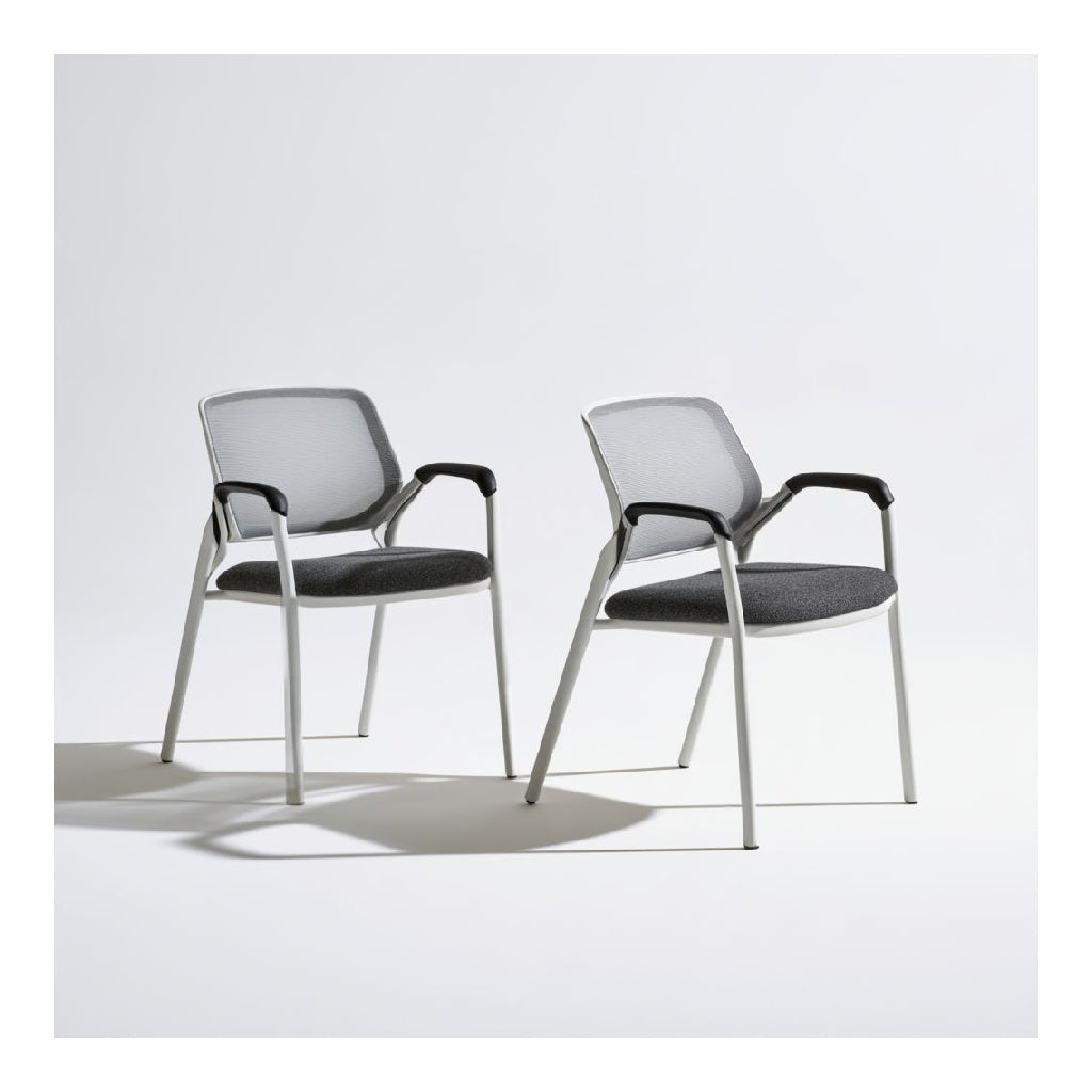 Lot de 2 chaises de conference a accoudoirs dossier en maille grises 57 x 56 x 88 cm